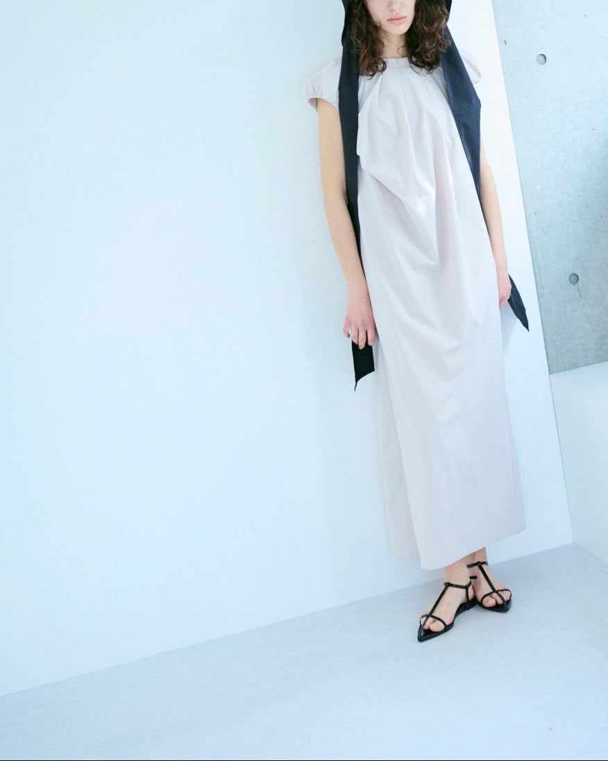 タックドレープストレートワンピース