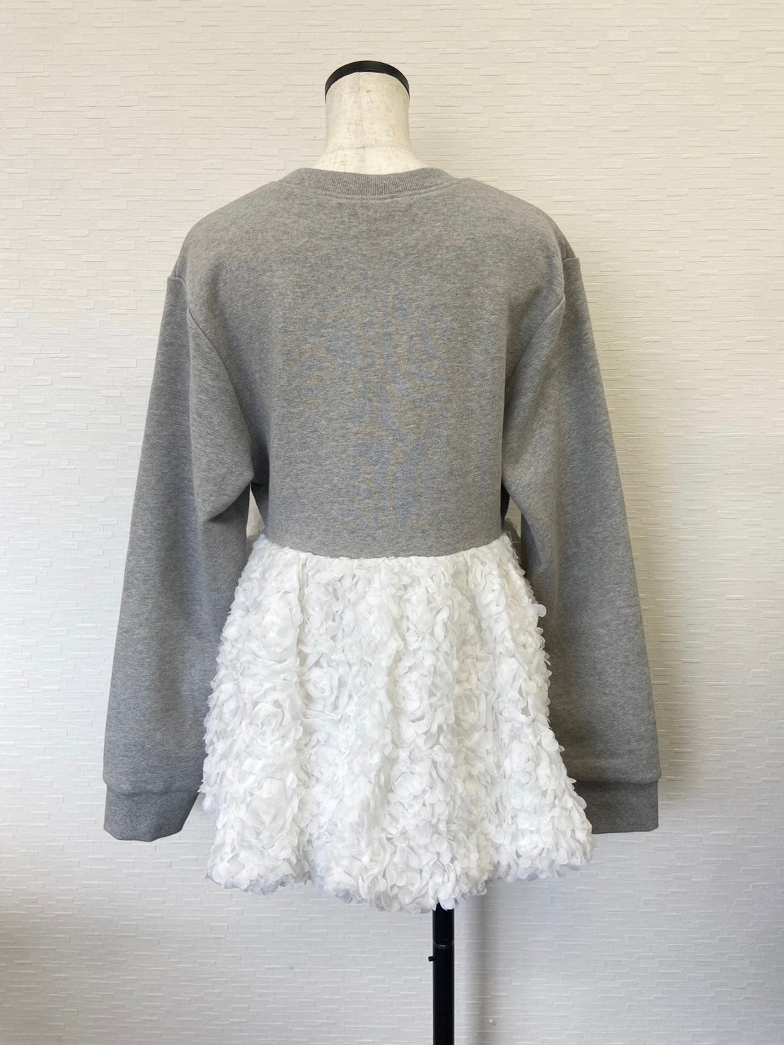 【New Arrival】ボリュームフリルスウェットトップス