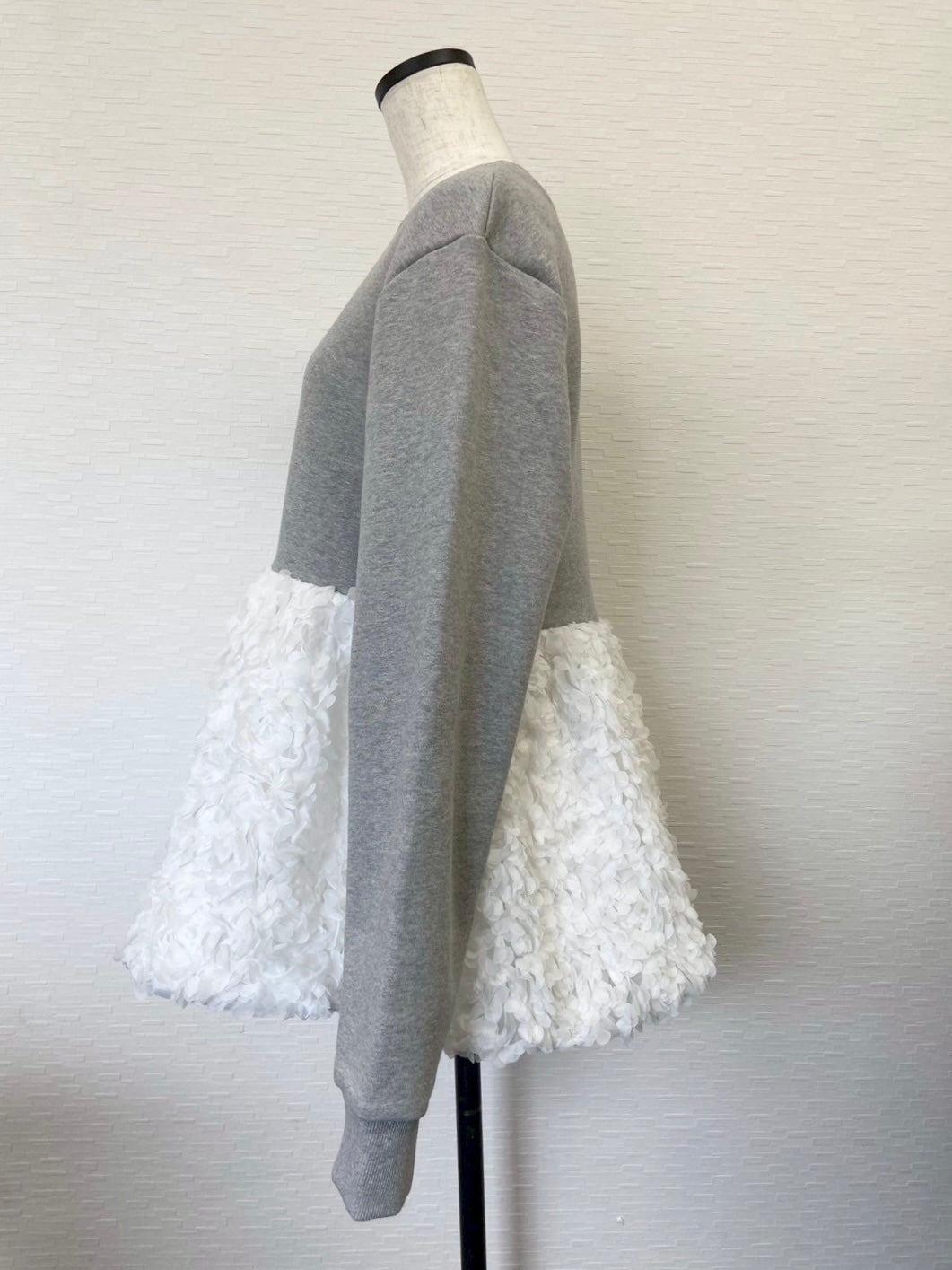 【New Arrival】ボリュームフリルスウェットトップス
