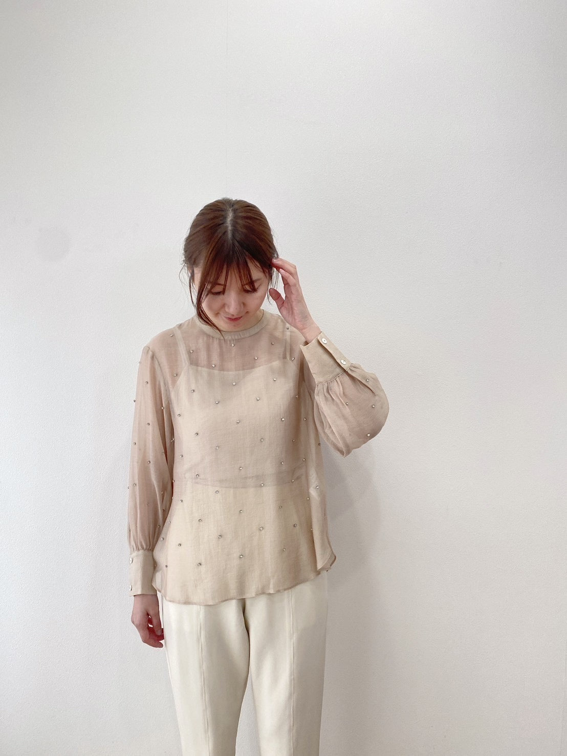 ビジューシアーブラウス