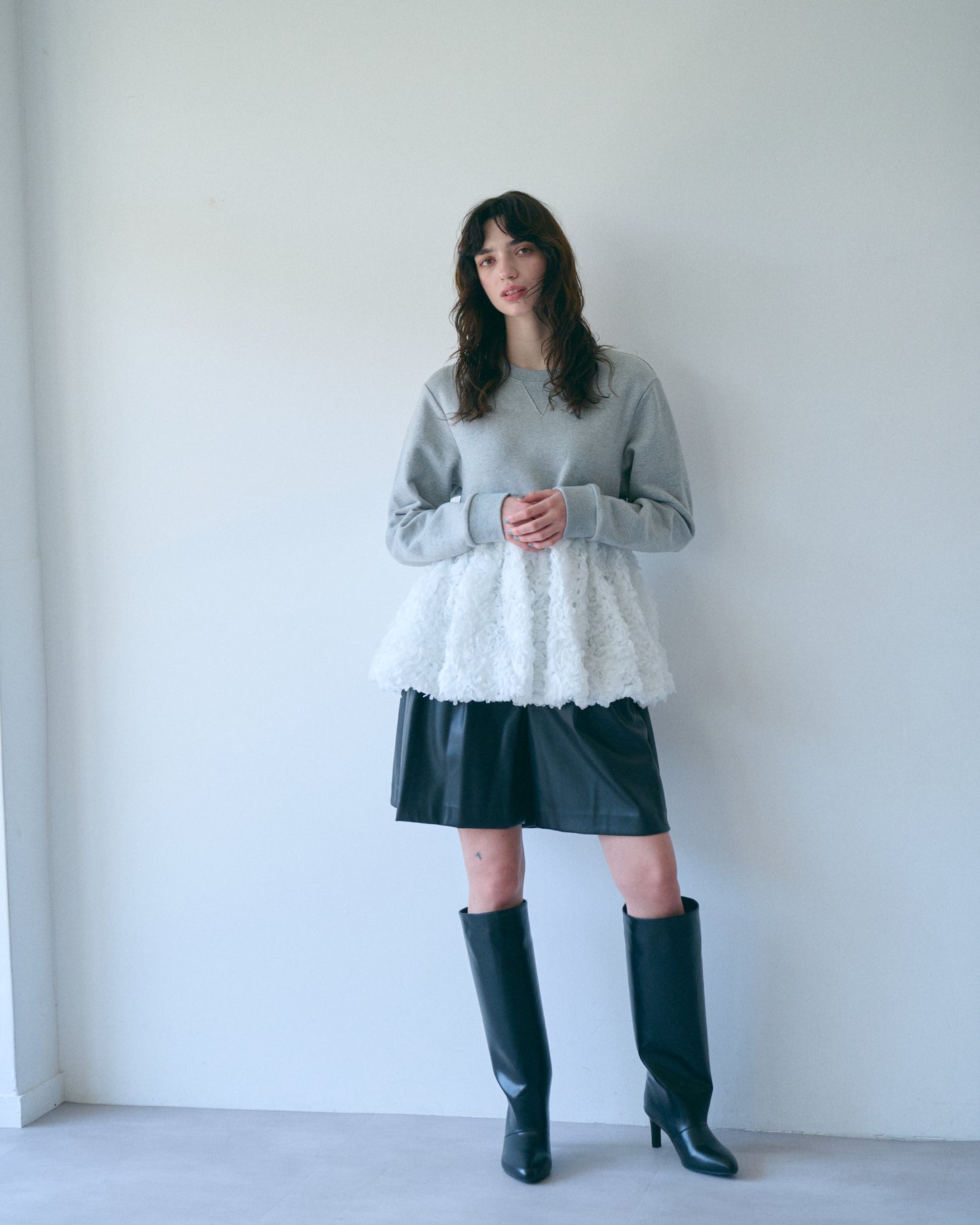 【New Arrival】ボリュームフリルスウェットトップス