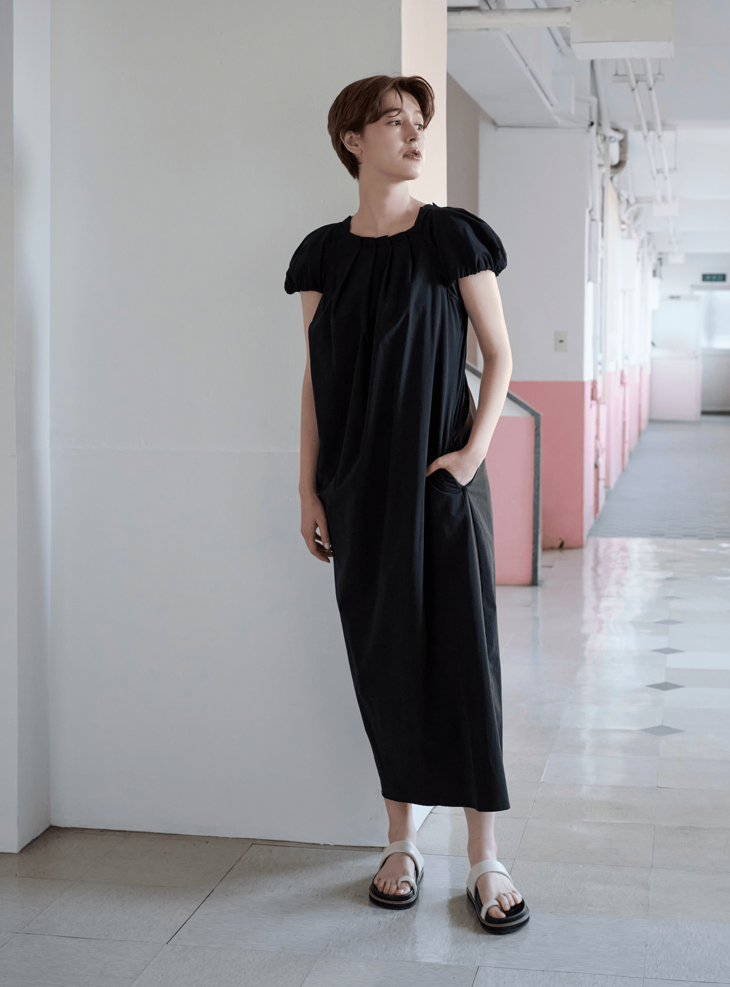タックドレープストレートワンピース