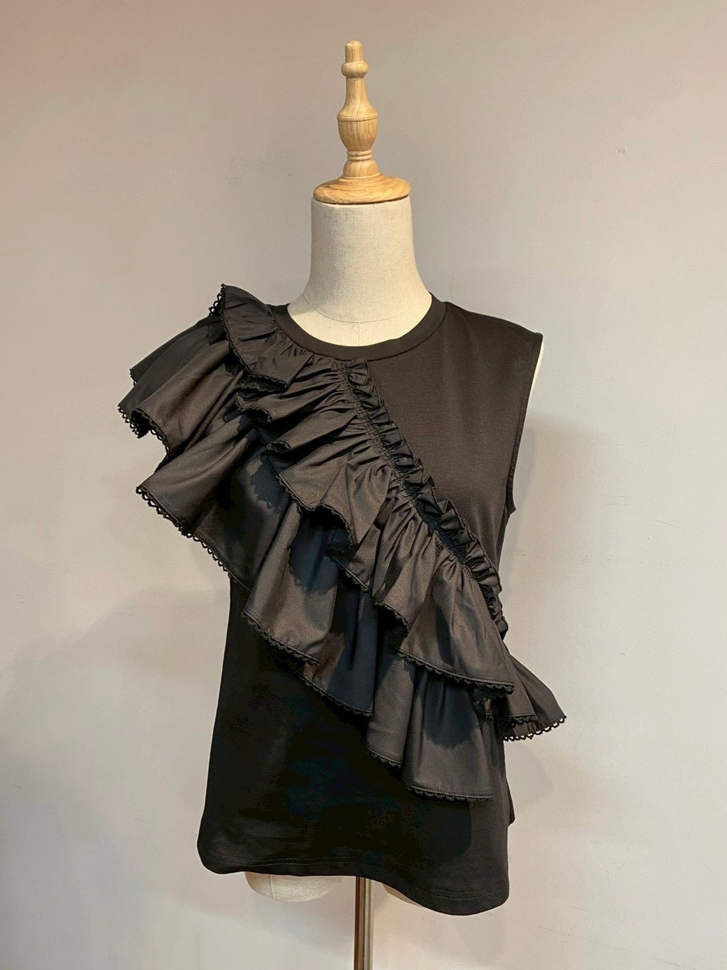 【New Arrival】ラウンドフリルアシメカットトップス