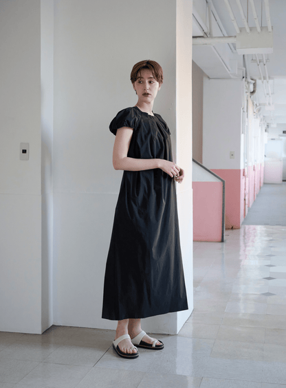 タックドレープストレートワンピース