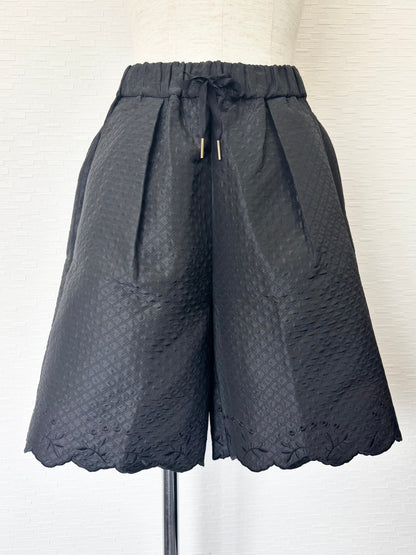 エンブロイダリーヘムショートパンツ