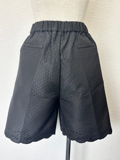 エンブロイダリーヘムショートパンツ