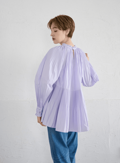 プリーツブラウス