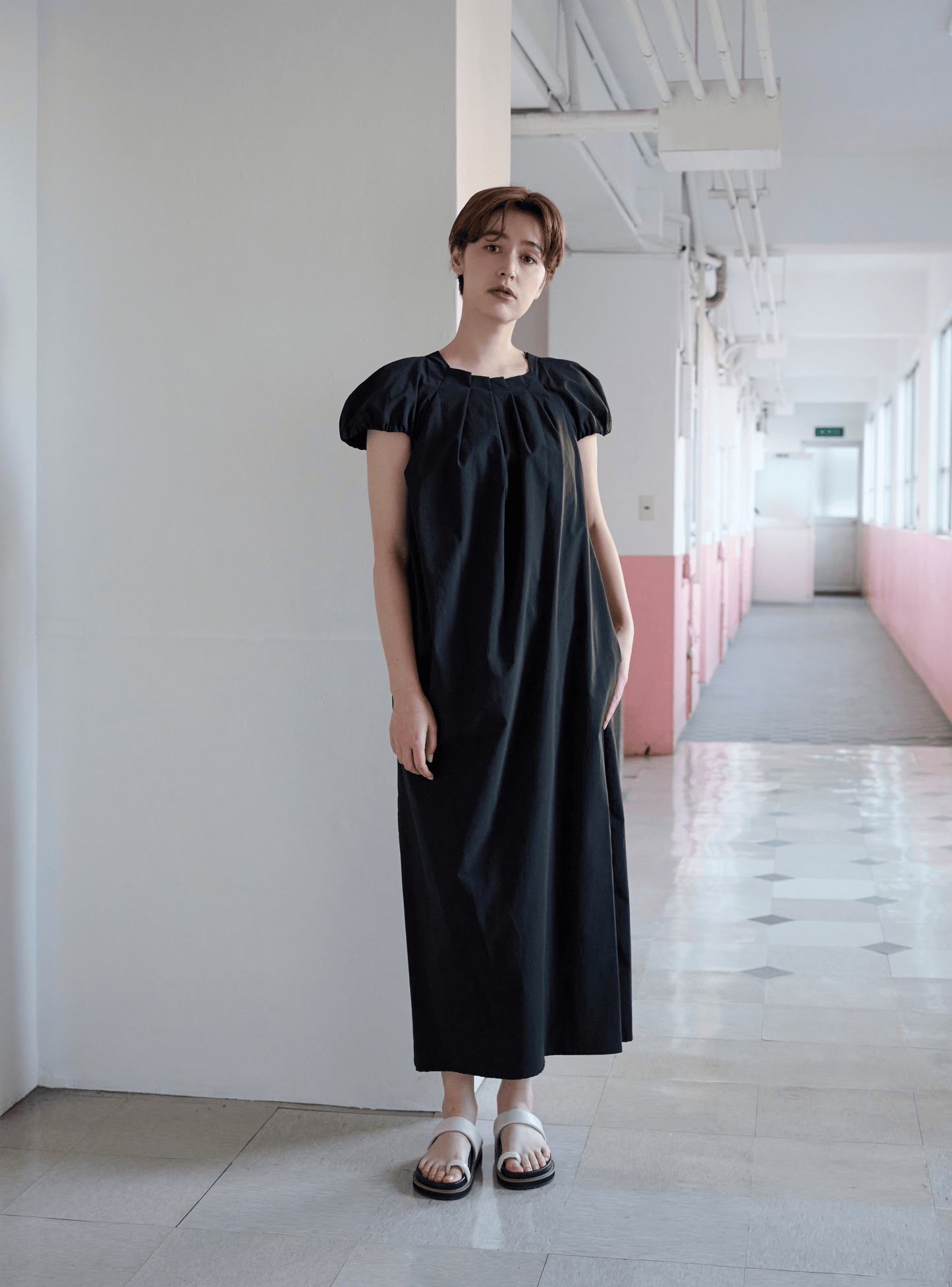 タックドレープストレートワンピース